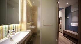 Holiday Inn Express Shanghai Pujiang
