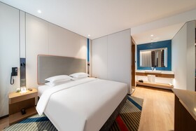 Holiday Inn Express Shanghai Pujiang Lianhang Road