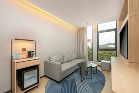 Holiday Inn Express Shanghai PVG Zhuqiao by IHG