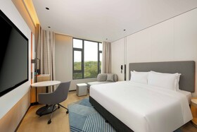 Holiday Inn Express Shanghai PVG Zhuqiao by IHG