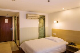 Motel (Shanghai Lujiazui Yushan Road Yuanshen Sports Center)