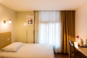 Motel (Shanghai Lujiazui Yushan Road Yuanshen Sports Center)