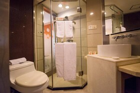 Motel (Shanghai Lujiazui Yushan Road Yuanshen Sports Center)