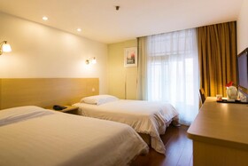 Motel (Shanghai Lujiazui Yushan Road Yuanshen Sports Center)