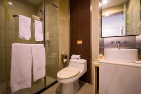 Motel (Shanghai Lujiazui Yushan Road Yuanshen Sports Center)