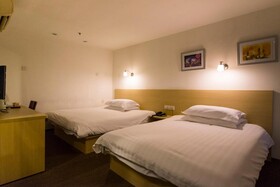 Motel (Shanghai Lujiazui Yushan Road Yuanshen Sports Center)