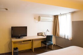 Motel (Shanghai Lujiazui Yushan Road Yuanshen Sports Center)