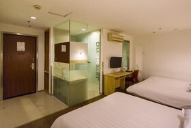 Motel (Shanghai Lujiazui Yushan Road Yuanshen Sports Center)