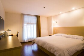 Motel (Shanghai Lujiazui Yushan Road Yuanshen Sports Center)