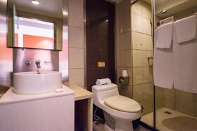 Motel (Shanghai Lujiazui Yushan Road Yuanshen Sports Center)