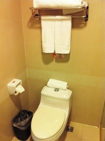 Home Inn Shanghai Pudong Airport Longdong Avenue