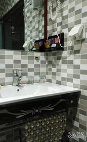 Huaxun Inn (Shanghai Anting Metro Station)