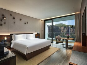 Intercontinental Shanghai Wonderland