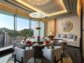 Intercontinental Shanghai Wonderland