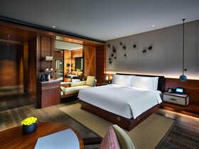 Intercontinental Shanghai Wonderland