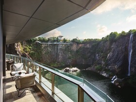 Intercontinental Shanghai Wonderland
