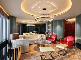 J Hotel Shanghai Tower
