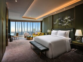 J Hotel Shanghai Tower