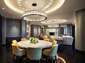 J Hotel Shanghai Tower