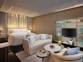 J Hotel Shanghai Tower