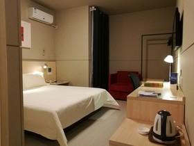 Jinjiang Inn Shanghai Everbright Conference Exhibition Center