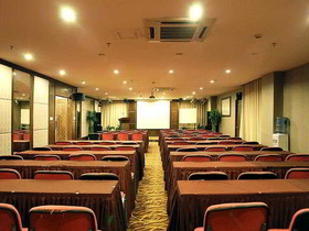 July Plaza International Hotel