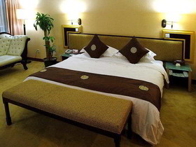 July Plaza International Hotel