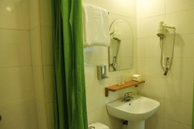 Le Tour Traveler's Rest Youth Hostel