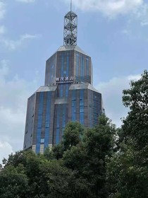Luxemon Hotel