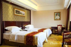 Vienna International Hotel Shanghai Pudong Xinchang Old Town Subway Station
