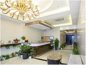 Yayue Hotel (Nanjing East Road Pedestrian Street)