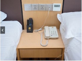 Yayue Hotel (Nanjing East Road Pedestrian Street)