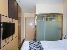Yayue Hotel (Nanjing East Road Pedestrian Street)