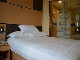 Yayue Hotel (Nanjing East Road Pedestrian Street)