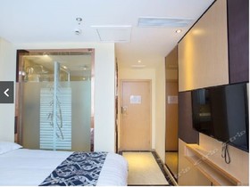 Yayue Hotel (Nanjing East Road Pedestrian Street)
