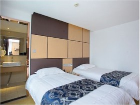 Yayue Hotel (Nanjing East Road Pedestrian Street)