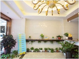 Yayue Hotel (Nanjing East Road Pedestrian Street)