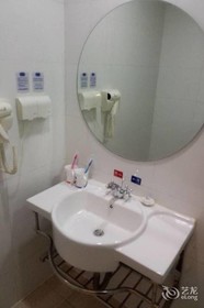 Hanting Express Rongcheng Shidao Building