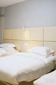 Golden Phoenix Business Hotel