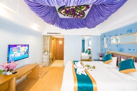 Haikou Twelve Oaks Hotel