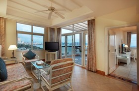 Golden Phoenix Seaview Hotel