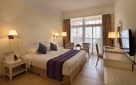 Golden Phoenix Seaview Hotel