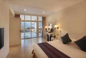 Golden Phoenix Seaview Hotel