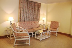 Golden Phoenix Seaview Hotel