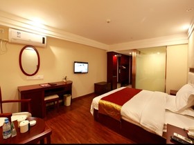 GreenTree Inn SanYa Jiyang District YaLongBay YingBin Avenue Hotel
