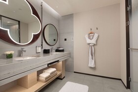 Hualuxe Sanya Yalong Bay Resort An Ihg Hotel