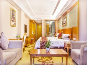 Vienna Hotel Sanya First Market
