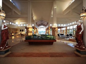 Xinglong Old Banyan Hotel