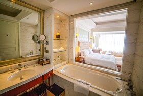 Howard Johnson by Wyndham Domando Plaza Wulanchabu