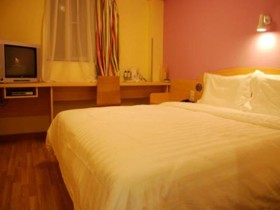 7Days Inn Changchun Jiefang Bridge City Train